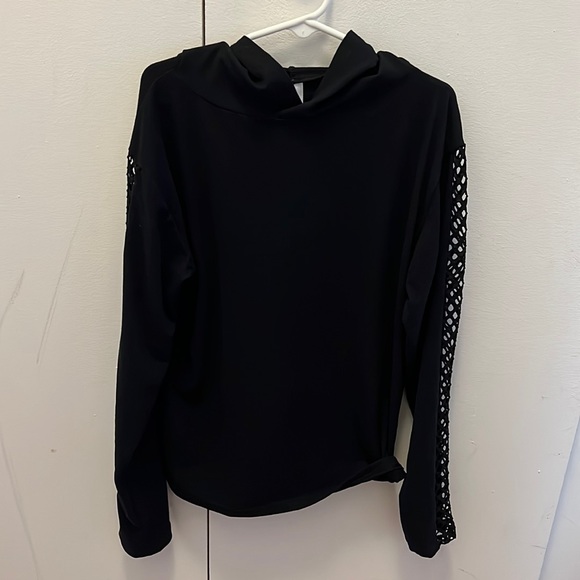 Suzette Collection Other - Girls Suzette Collection long sleeve hooded shirt with arm detail